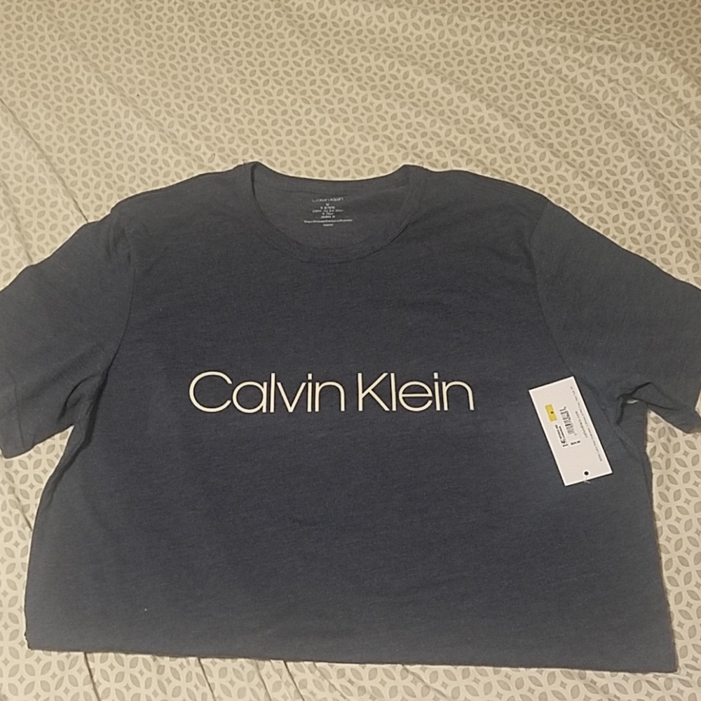 BRAND NEW Calvin Kline short sleeve short